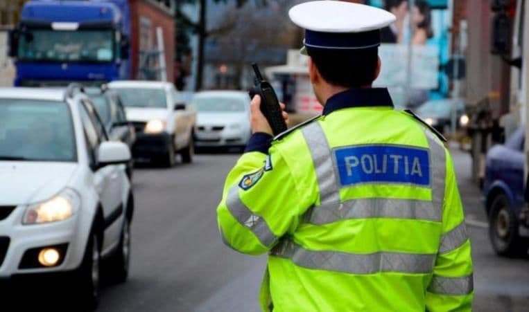 Riscă dosar penal pentru că a condus o maşină cu numere expirate