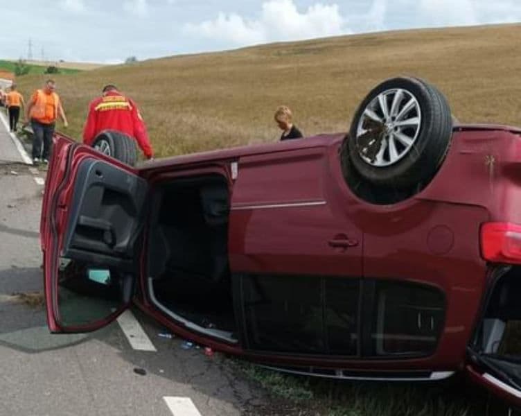 Accident cu victime pe drumul Botoșani - Săveni. Două femei au ajuns la spital - FOTO