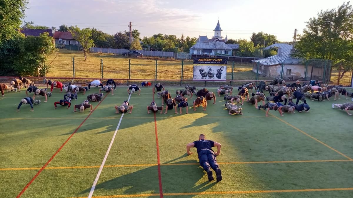 Înviorare cu jandarmii la Tabăra Militară Airsoft Agafton - Botoșani - FOTO