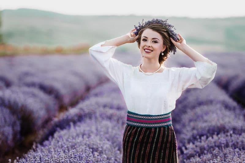 Dorohoianca Lorena Andrișan-Dupu a lansat o nouă melodie: „Plec, mămucă, de la tine” - VIDEO