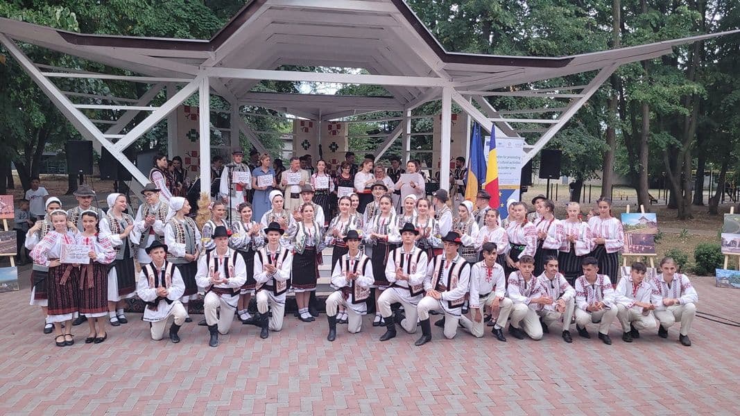 Tineri talentați din Dorohoi și Botoșani, participanți la un festival folcloric în Ungheni – Republica Moldova - FOTO
