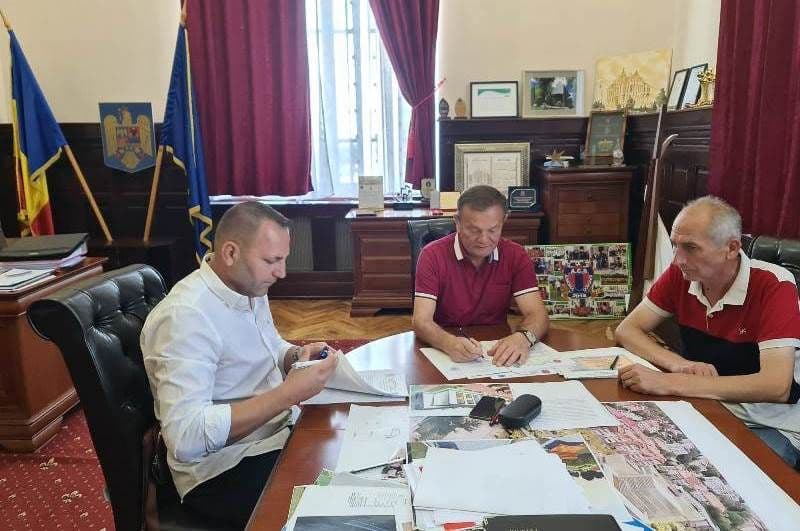 Primăria Dorohoi a semnat contractul de execuție lucrări pentru modernizarea Școlii „Dimitrie Romanescu”