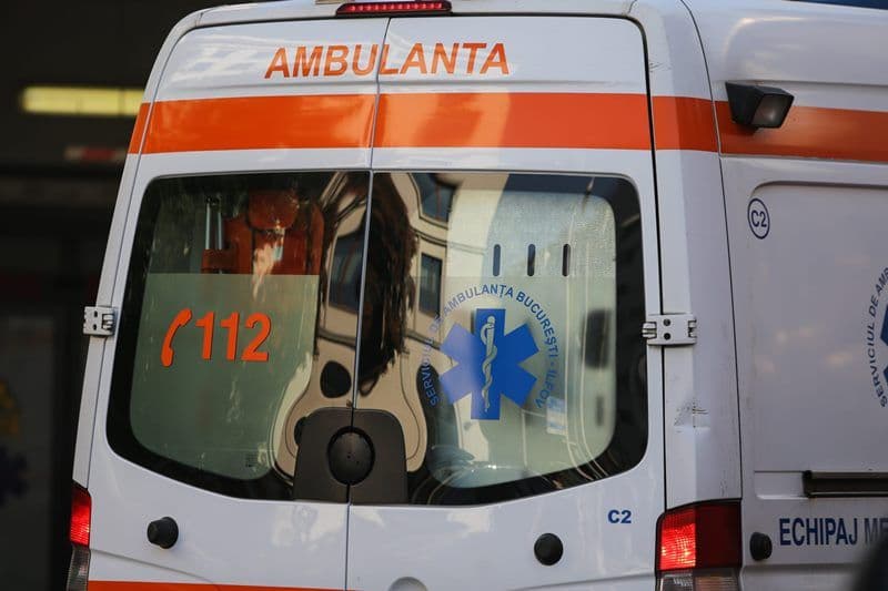 Un tânăr din Botoşani a sărit de la etaj, după o petrecere, pentru a scăpa de bătaie