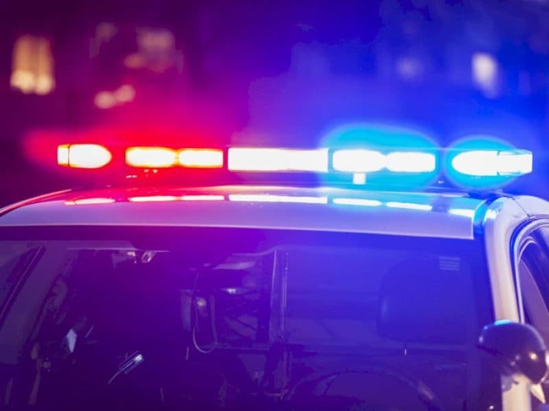 Accident pe o stradă din Botoșani. O femeie s-a urcat beată la volan și a izbit o mașină parcată