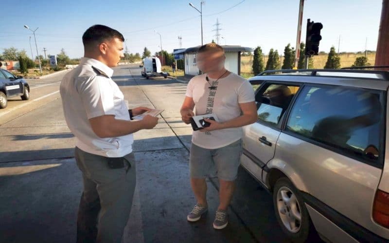 Documente false descoperite la controlul de frontieră - FOTO