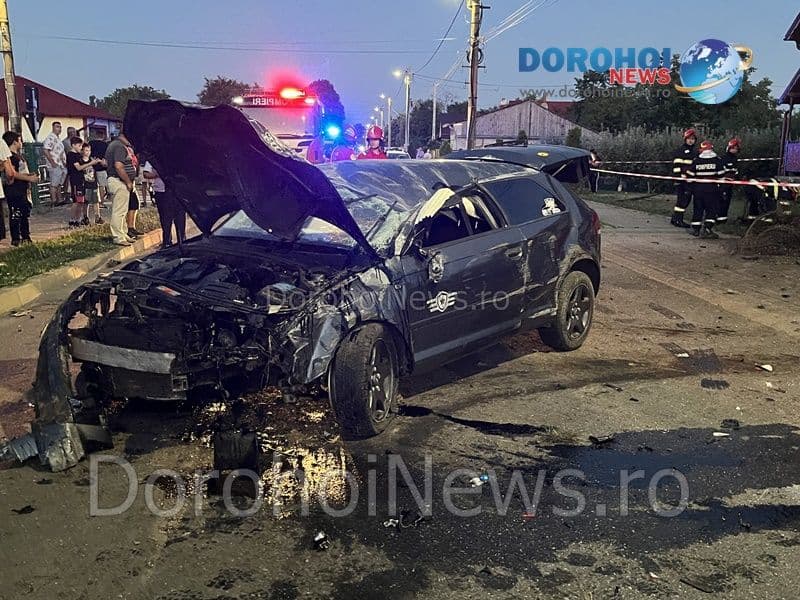 Teribilism pe o stradă din Dorohoi! O mașină scăpată de sub control s-a răsturnat pe carosabil - FOTO
