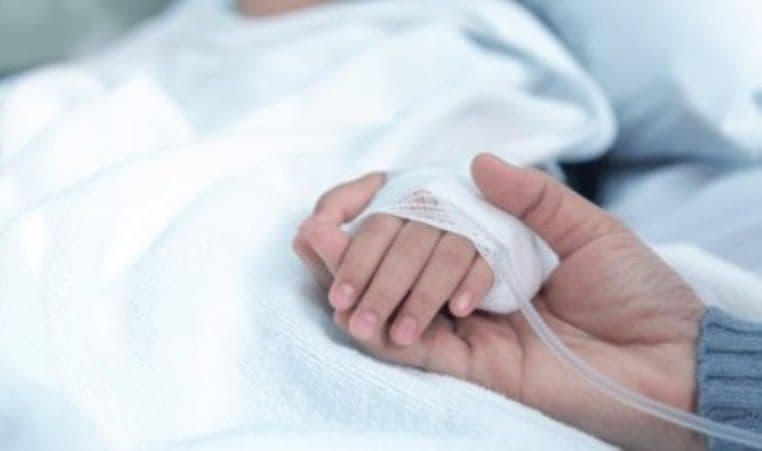 Un copil din Suceava a fost la un pas de moarte după ce a mâncat o conservă