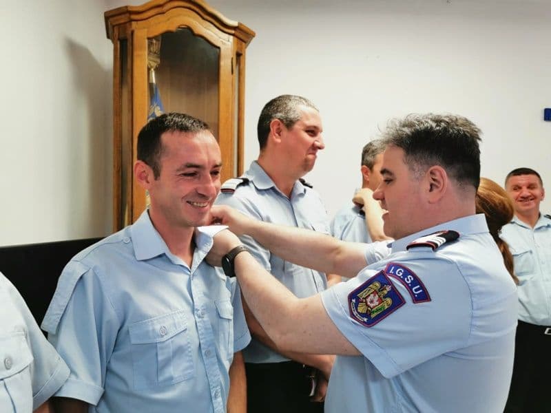39 de pompieri avansați în grad, la termen - FOTO