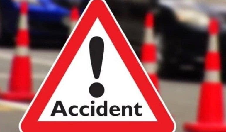Botoșani: Un tânăr fără permis, a furat o mașină și a produs un accident