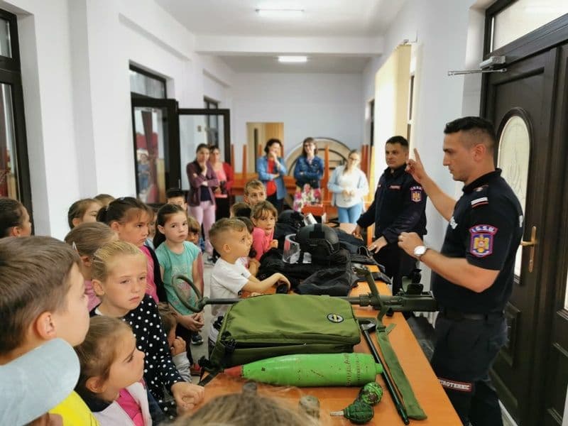 Supraveghează-ți copilul în permanență! O clipă de neatenție îl poate transforma într-o victimă a unui accident casnic - FOTO