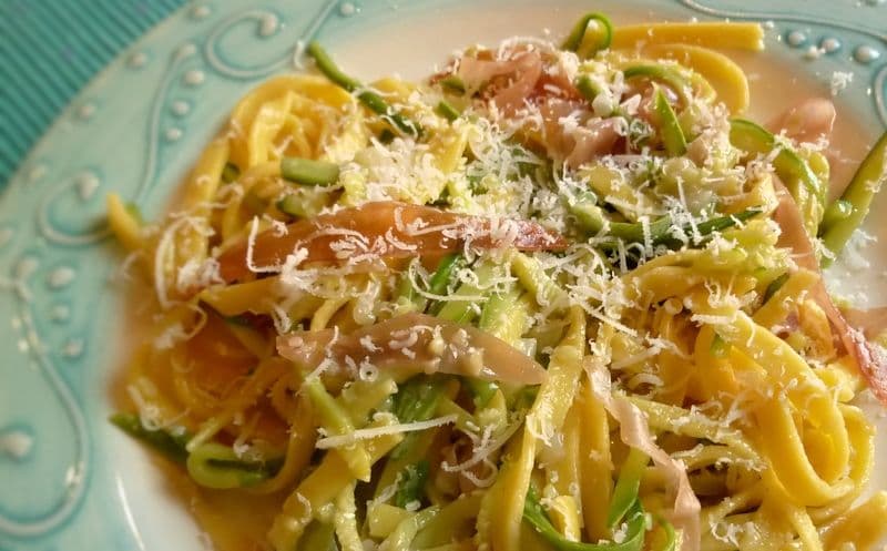 Tagliatelle cu ragout de dovlecei