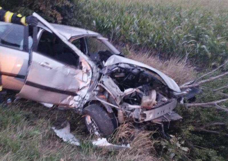 Accident la Dumeni! O fată de 15 ani a ajuns la spital ce o mașină a fost scăpată de sub control – FOTO