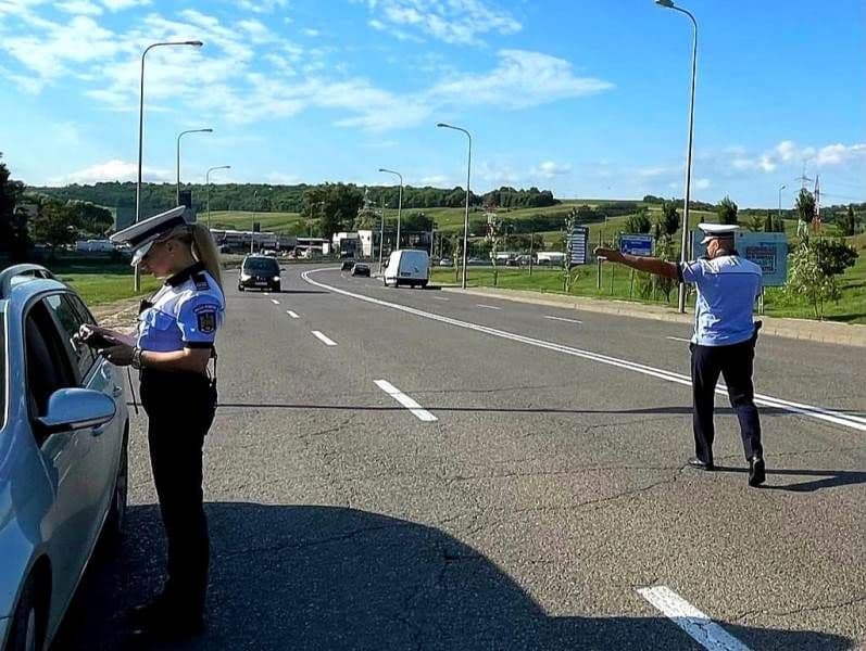 Amenzi de 61000 lei aplicate de polițiștii botoșăneni. Au fost controlate 200 de autovehicule și 350 de persoane