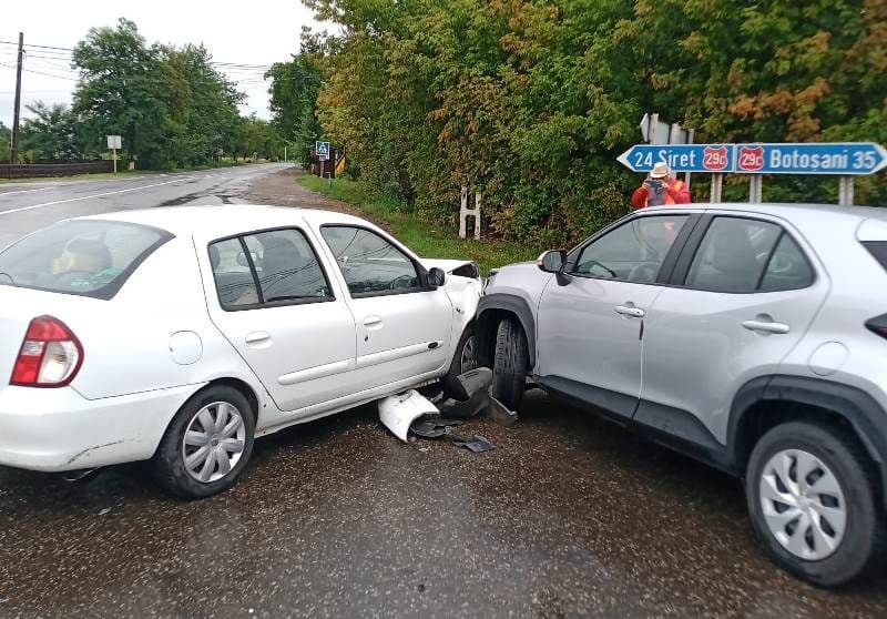 Accident la Vârfu Câmpului! Un bărbat a ajuns la spital după un carambol cu trei mașini - FOTO