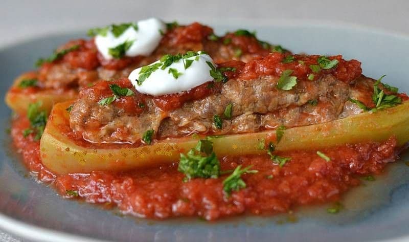 Dovlecei umpluți cu carne și verdeață