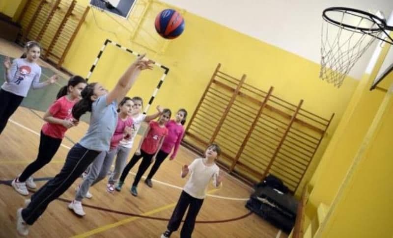 Fără note la sport începând de anul viitor. Profesorii sunt nemulţumiţi