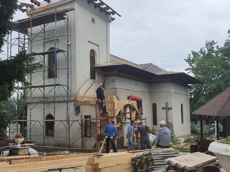 Lucrări de renovare a Bisericii „Înălțarea Domnului” Ibănești - Grija și implicarea preotului paroh pentru enoriașii săi