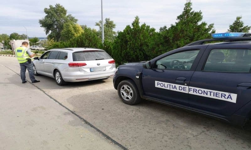 Depistat în Vama Stânca în timp ce conducea un ansamblu rutier, cu permis de conducere necorespunzător - FOTO