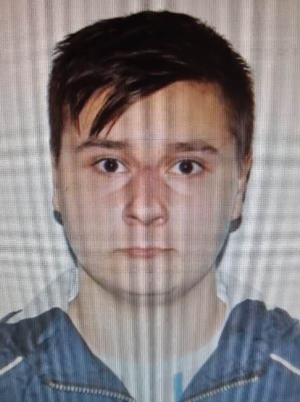 Tânăr de 18 ani căutat de polițiști după ce familia l-a dat dispărut
