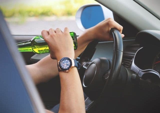 Șoferi descoperiți la volan sub influența alcoolului sau fără a deține permis de conducere