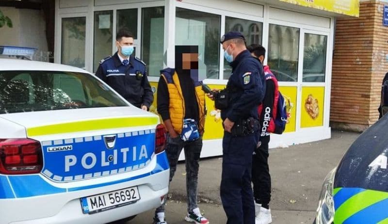 Acțiune a polițiștilor privind siguranța elevilor și prevenirea absenteismului școlar