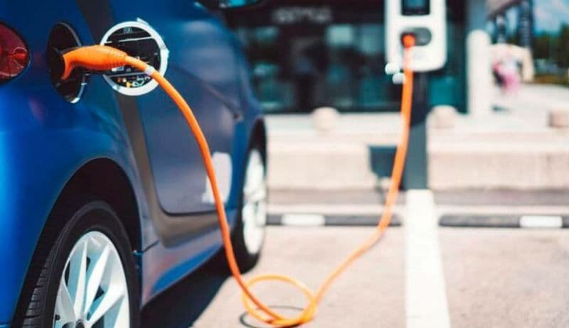 Românii care deţin maşini electrice sunt tot mai nemulţumiţi!