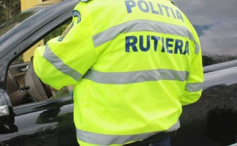 Tânăr prins la volanul unei mașini deși avea permisul suspendat