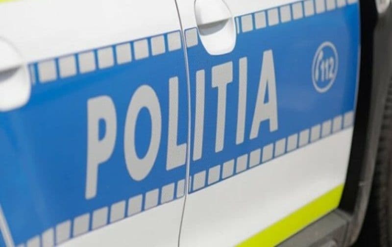 Bărbat cercetat după ce s-a urcat băut și fără permis pe un moped cu care s-a izbit într-un cap de pod