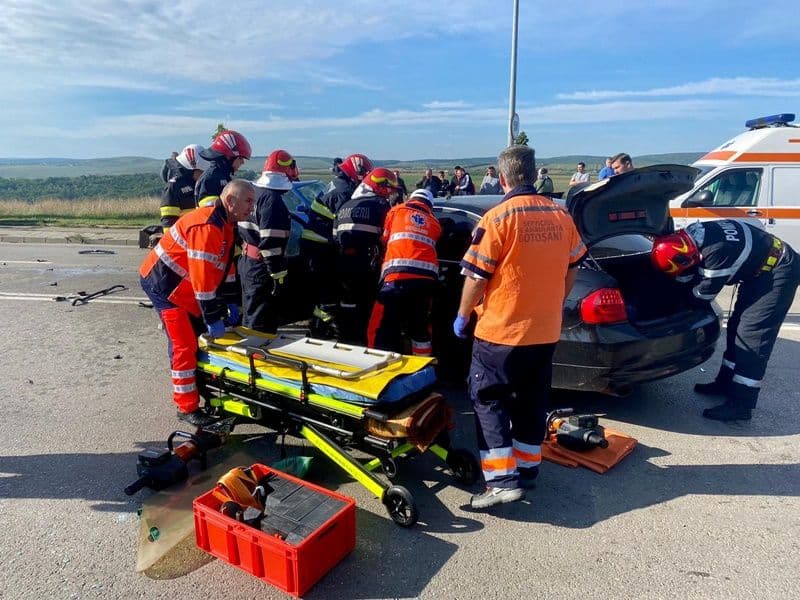 ACCIDENT grav la ieșirea din Botoșani! Cinci persoane au fost rănite - FOTO