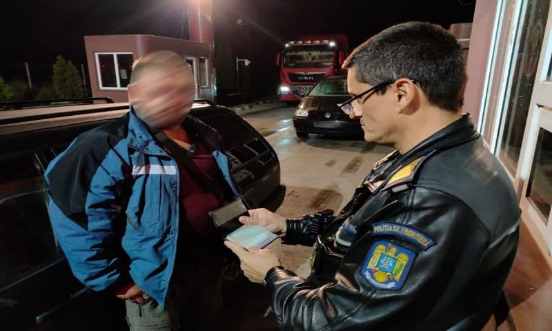 Inconştienţă sau teribilism: Depistat în vamă la volanul unui microbuz deși nu avea permis de nouă luni 