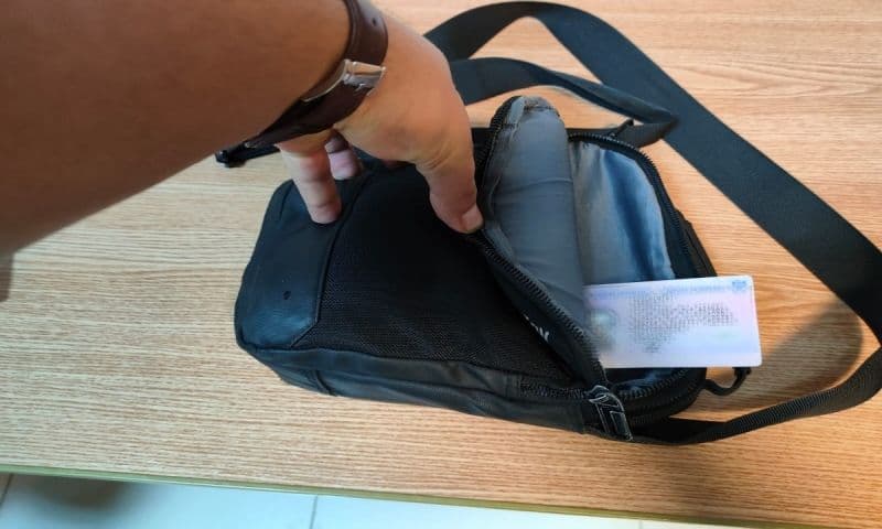 Permis de conducere fals descoperit de polițiști la Punctul de Trecere a Frontierei Stânca