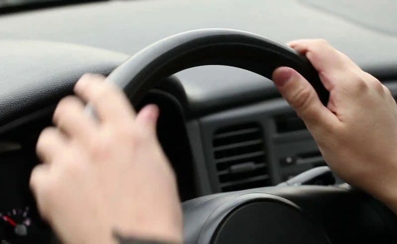 Bărbat din Broscăuți prins la volanul unei autoutilitare deși nu avea permis