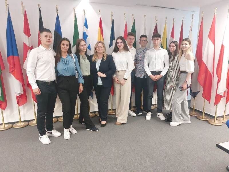Elevii Liceului „Regina Maria” Dorohoi au participat la conferința Moving EuropE Together - FOTO