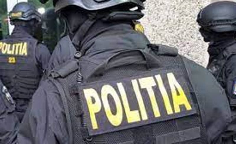 Percheziții efectuate la locuințele unor persoane bănuite de lovire și amenințare