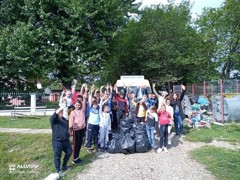 „Let`s do it Romania” în comuna George Enescu – Profesori și elevi, pentru planetă - FOTO