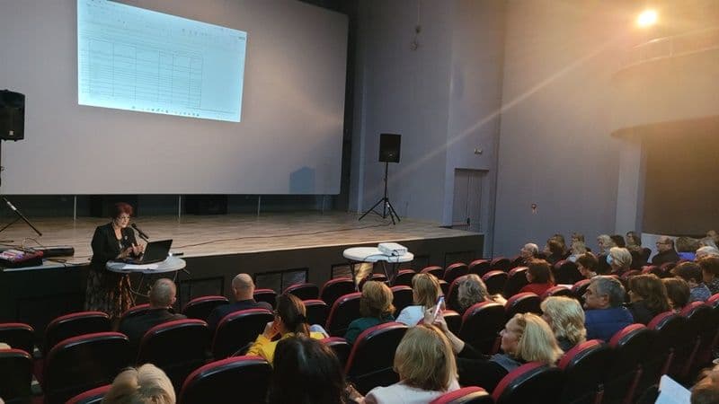 Consfătuirea Zonală a personalului didactic din învățământul primar organizată la Dorohoi - FOTO