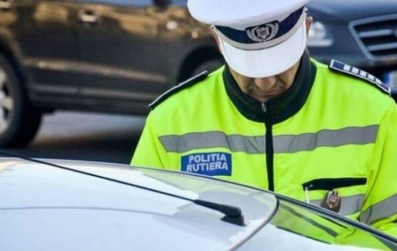 Accident! A pierdut controlul volanului și s-a izbit într-un copac. Șoferul era beat