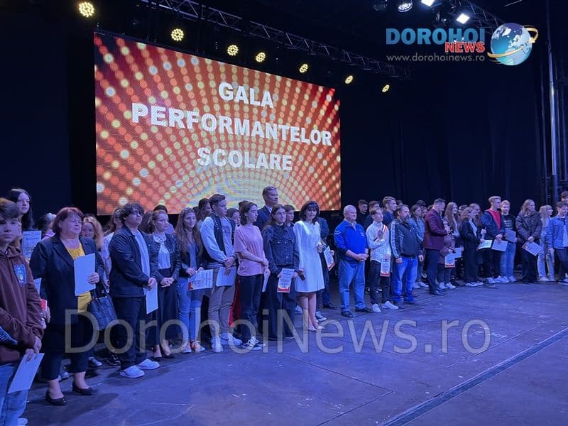 Toamna se numără rezultatele școlare. Olimpici și absolvenți ai examenelor naționale premiați de Primăria Dorohoi - FOTO 