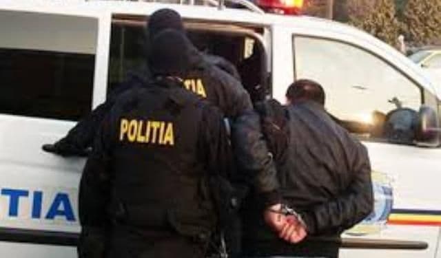 Doi bărbați din Roma reținuți pentru amenințare, lovire și tulburarea ordinii publice