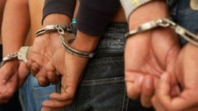 Trei bărbați reținuți după ce au sechestrat o tânără de 22 de ani