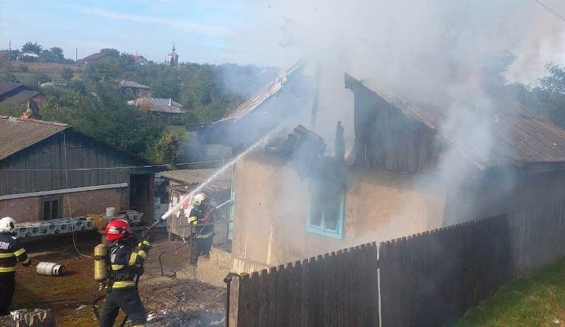 Aproape de un dezastru! Bucătărie distrusă în urma unei explozii - FOTO