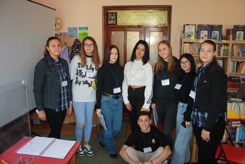 Donează o carte pentru a educa împreună - Voluntari pentru Educație