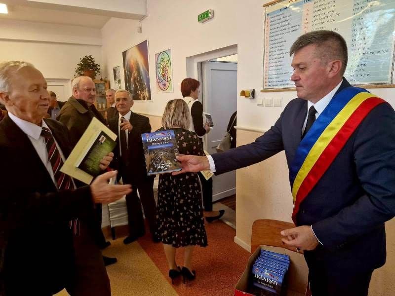 Eveniment unic în comuna Ibănești. Triplă lansare de carte, triplă excelență - FOTO