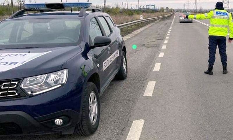 Mașină cu numere false descoperită în trafic de polițiștii de frontieră