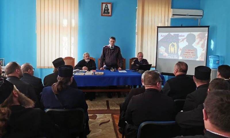 Pompierii și preoții continuă colaborarea pentru prevenirea accidentelor casnice în care sunt implicați copiii