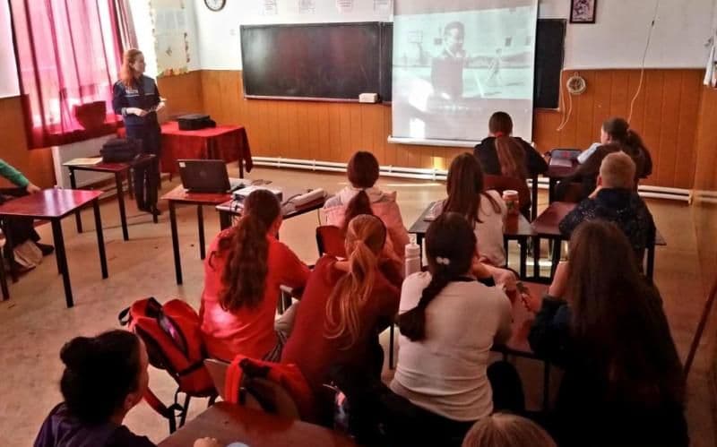 Polițiștii biroului siguranță școlară în vizită la Gorbănești și Vlădeni - FOTO