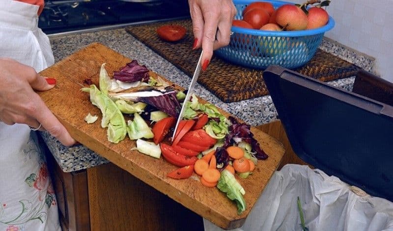 Senatul a adoptat legea pentru reducerea risipei alimentare. O cantitate uriașă de mâncare se aruncă anual în România