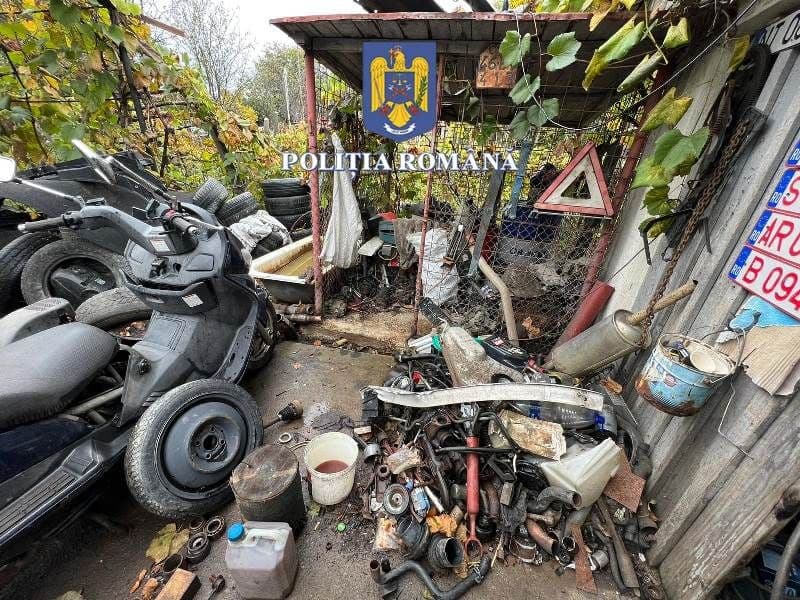 Controale ale polițiștilor la locuința unei persoane care desfășoară activități de întreținere și dezmembrări auto