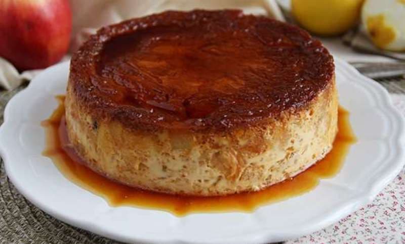 Budincă cu mere și caramel