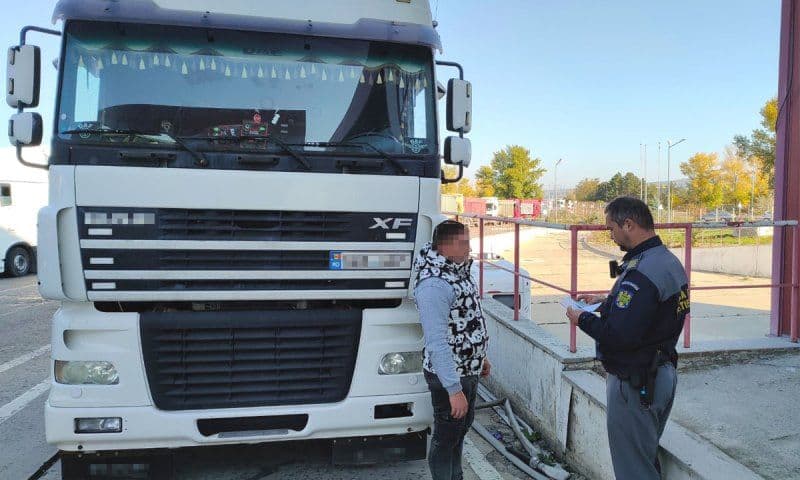 Descoperit la controlul de frontieră cu permisul fals asupra lui - FOTO